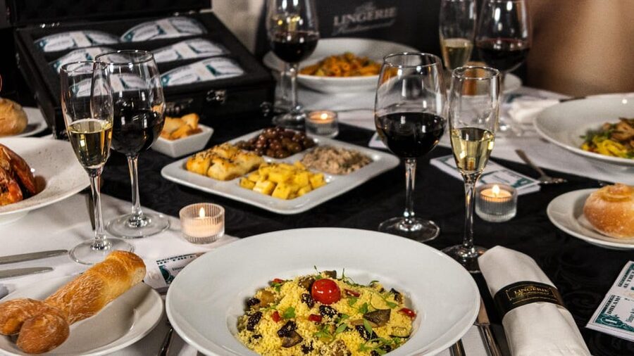 Lisbon: Erotic Cabaret Show and Dinner - What the 2.5-hour flow feels like