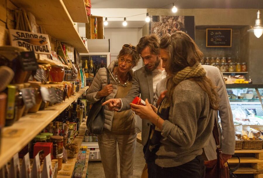 Lisbon: Evening Local Food Crawl with Drink Pairings - Useful booking details before you go