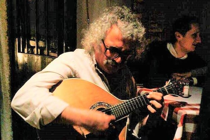 Lisbon Fado Experience: Walking Tour, Dinner and Live Music Show - What the guides add to the evening