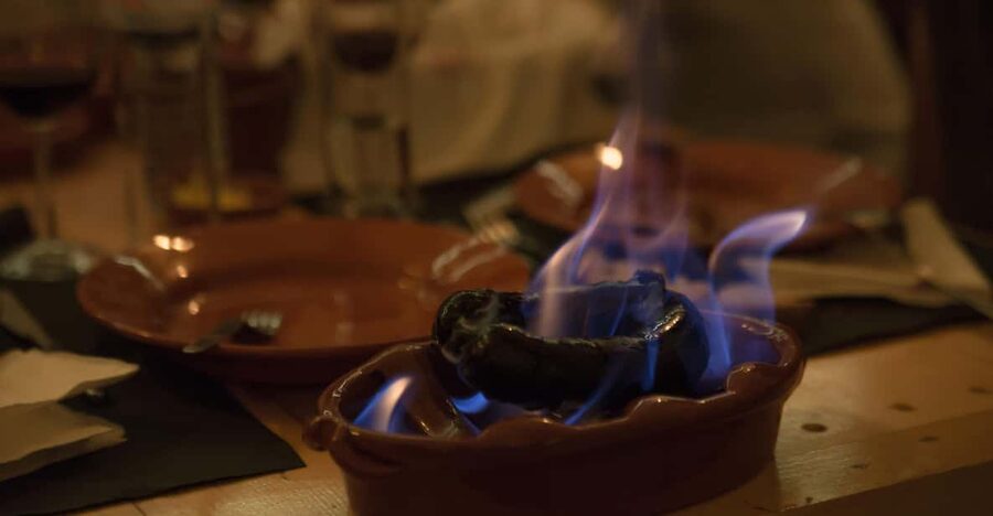 Lisbon: Fado Night with Dinner with Live Performance - Portuguese petiscos, served as the music unfolds