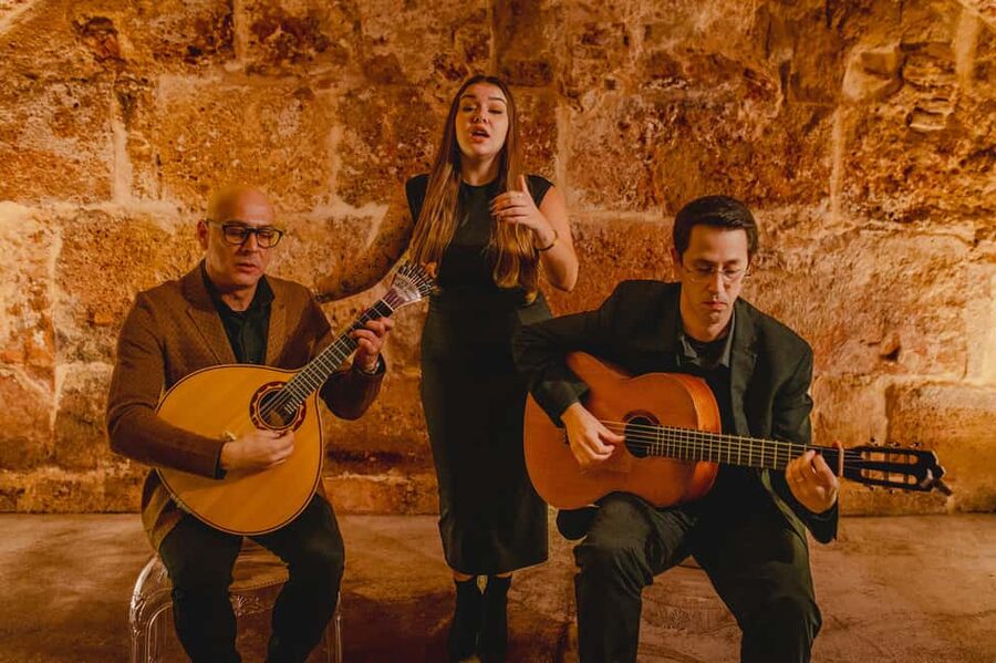 Lisbon: Fado Show with Wine in a Historic Venue - How the 50-minute Fado program unfolds