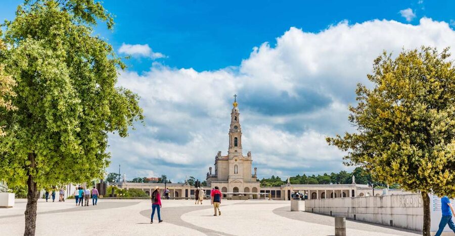 Lisbon: Fatima, Batalha, Nazare and Obidos Tour Hotel Pickup - Key points at a glance