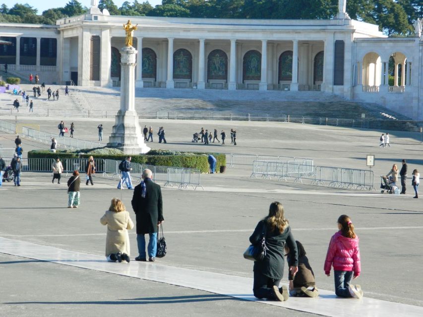 Lisbon: Fatima, Batalha, Nazare and Obidos Tour Hotel Pickup - Lunch: simple planning makes the day easier