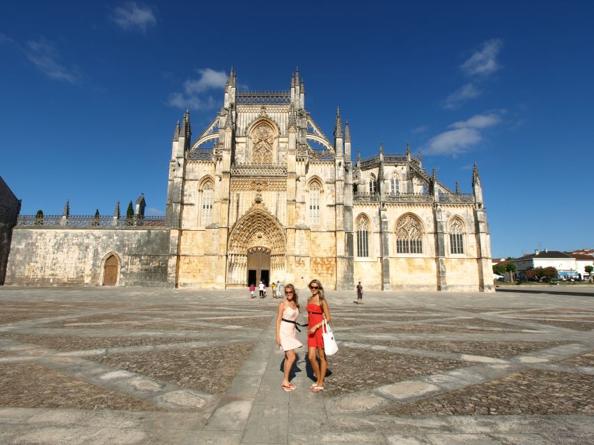 Lisbon: Fatima, Batalha, Nazare and Obidos Tour Hotel Pickup - Óbidos: medieval streets and a taste of ginja