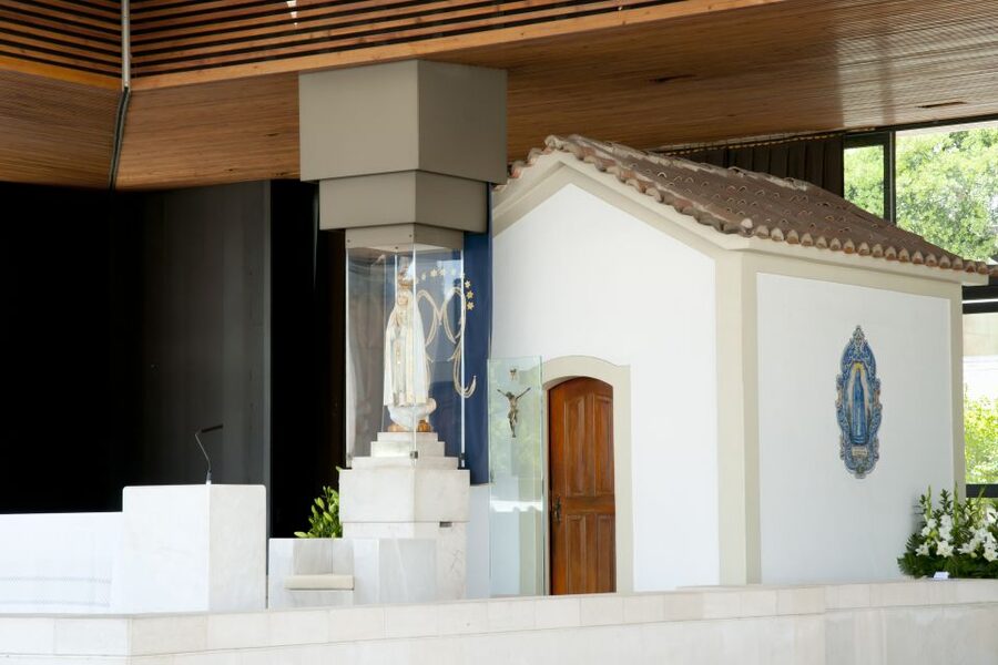 Lisbon: Fátima & The Shepherd Children Home Self-Guided Tour - Sacred Heart, Holy Trinity, and the Tall Cross