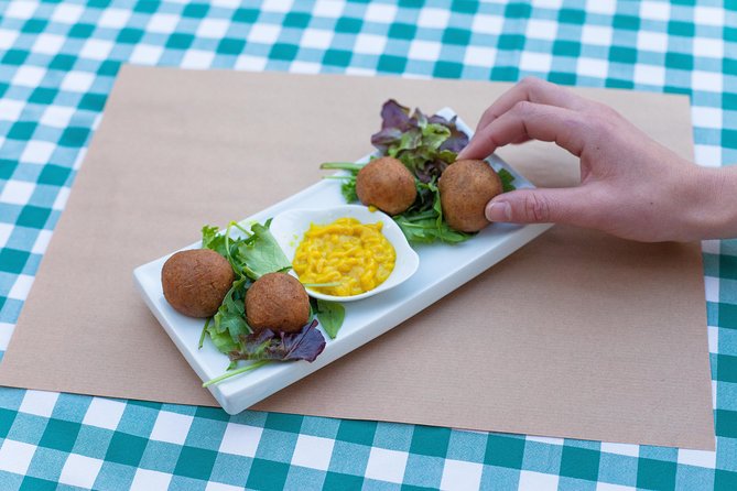 Lisbon Food & Local Drinks Evening Tour by Food Lover Tour - What the small group changes
