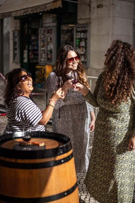 Lisbon: Food Tasting Tour by Tuk Tuk with 2 Stops - Why this tuk tuk tour works well in Lisbon