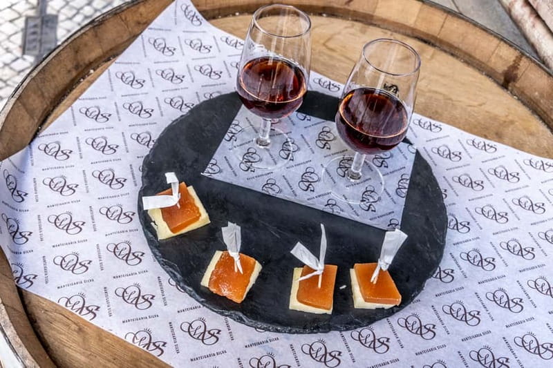 Lisbon: Food Tasting Tour by Tuk Tuk with 2 Stops - Graça and São Vicente: hills, views, and the ride itself