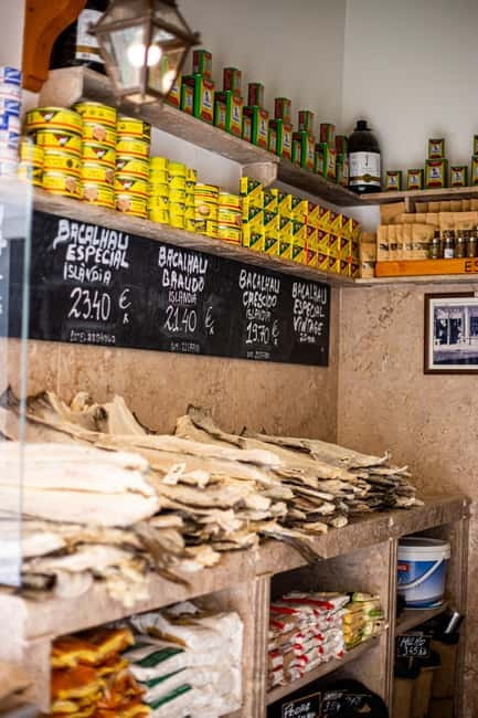 Lisbon: Food Tasting Tour by Tuk Tuk with 2 Stops - The guides make the difference