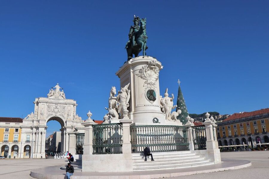 Lisbon: Full-Day Private Walking Sightseeing Tour - Lisbon Cathedral and the oldest part of the city