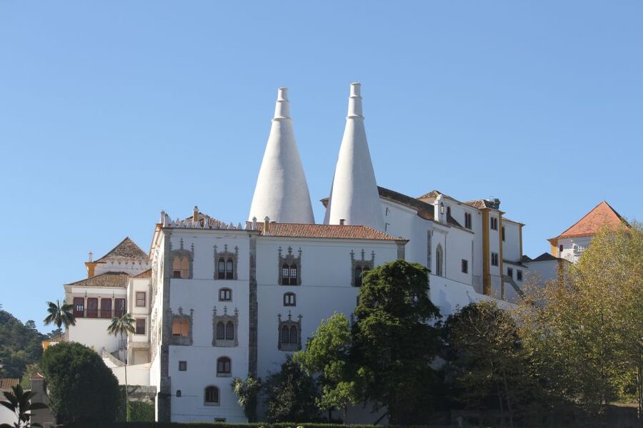 Lisbon: Full-Day Sintra and Cascais Tour - Lunch in Sintra, with the bill kept separate