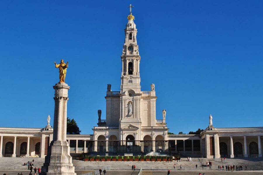 Lisbon: Full Day Tour to Fátima, Batalha, Nazaré and Óbidos - Why this full-day route works from Lisbon