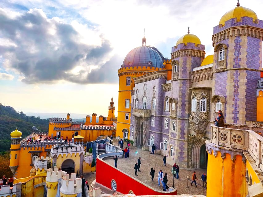 Lisbon: Half-Day Sintra Tour with Pena Palace and Regaleira - The strange beauty of Quinta da Regaleira