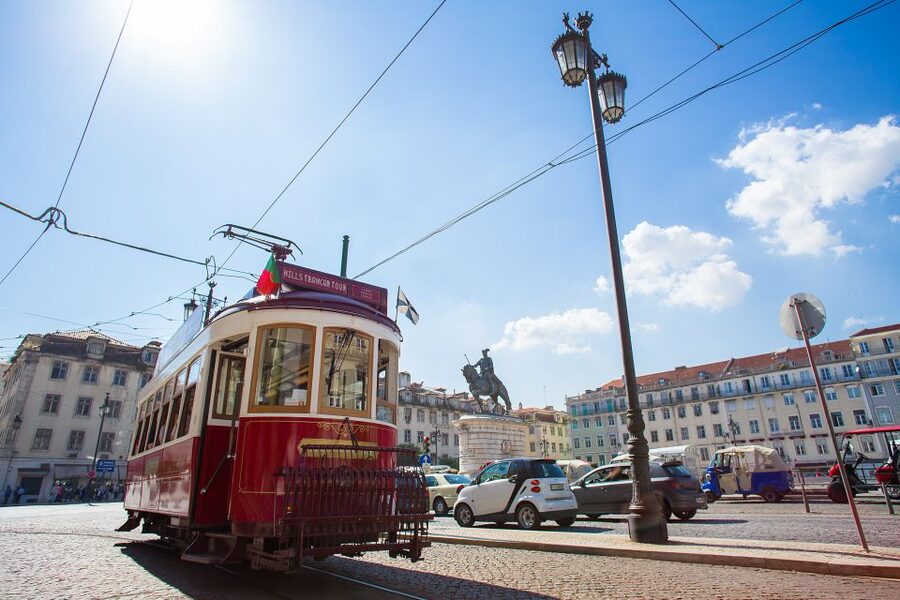 Lisbon: Hills Red Tram Tour by Tram 28 Route 24-Hour Ticket - The main drawbacks to plan around
