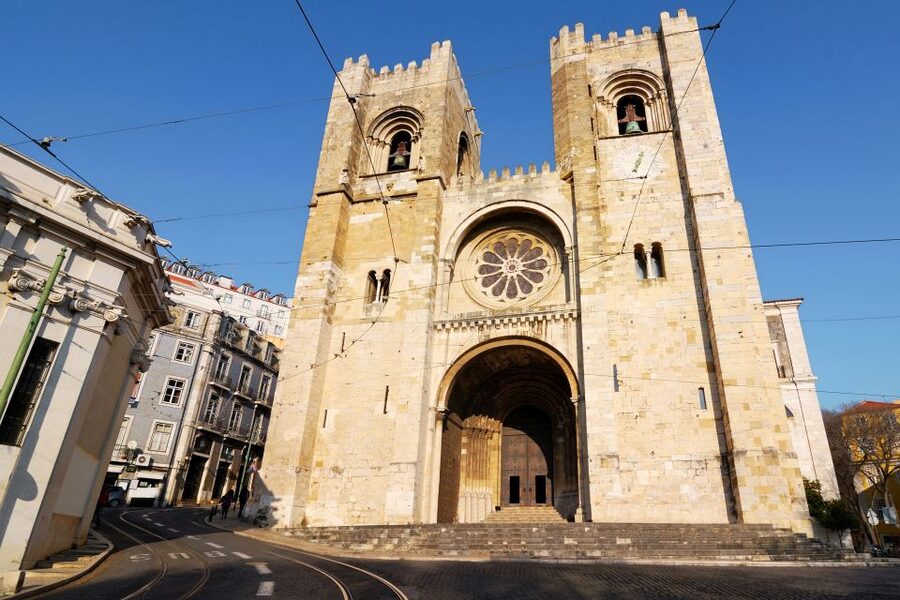 Lisbon: Hills Red Tram Tour by Tram 28 Route 24-Hour Ticket - Why this tram ride makes sense in Lisbon