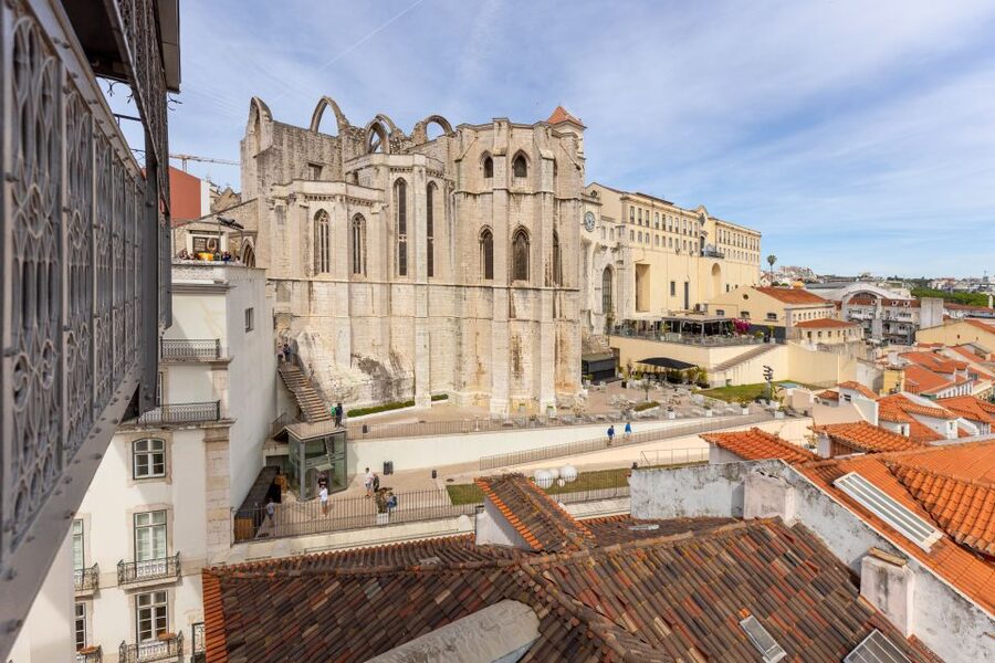 Lisbon: History, Stories and Lifestyle Walking Tour - Lisbon Cathedral and the end of the route