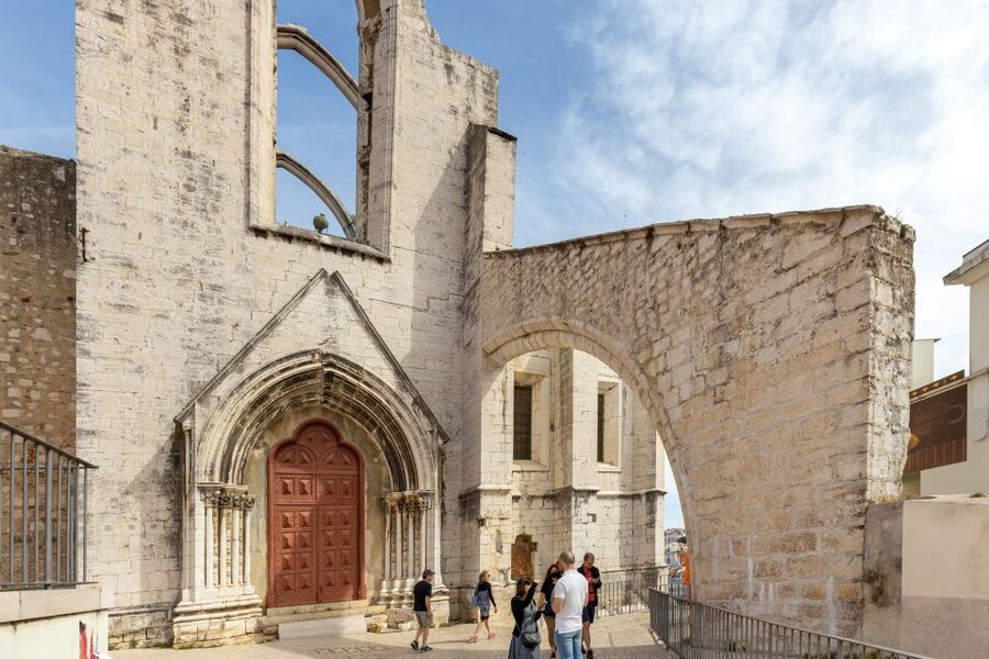 Lisbon: History, Stories and Lifestyle Walking Tour - The tram ride toward Portas do Sol