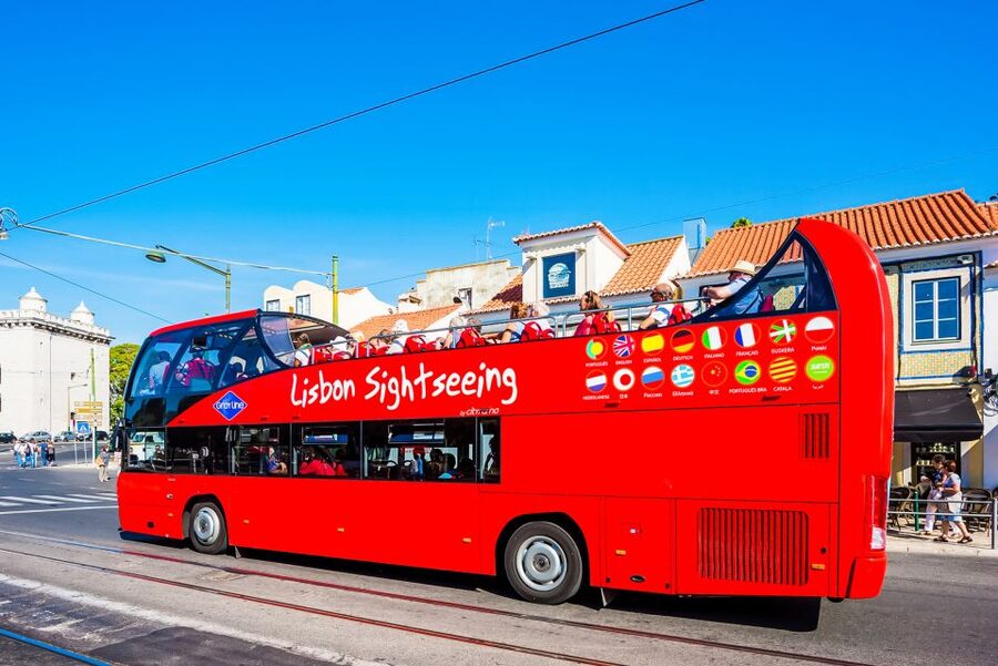 Lisbon: Hop-On Hop-Off Bus Tour - Uptown Line: shopping, the zoo, and contemporary Lisbon