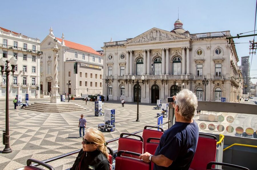 Lisbon: Hop-On Hop-Off Bus Tour - Recorded commentary, Wi-Fi, and the free walking tour