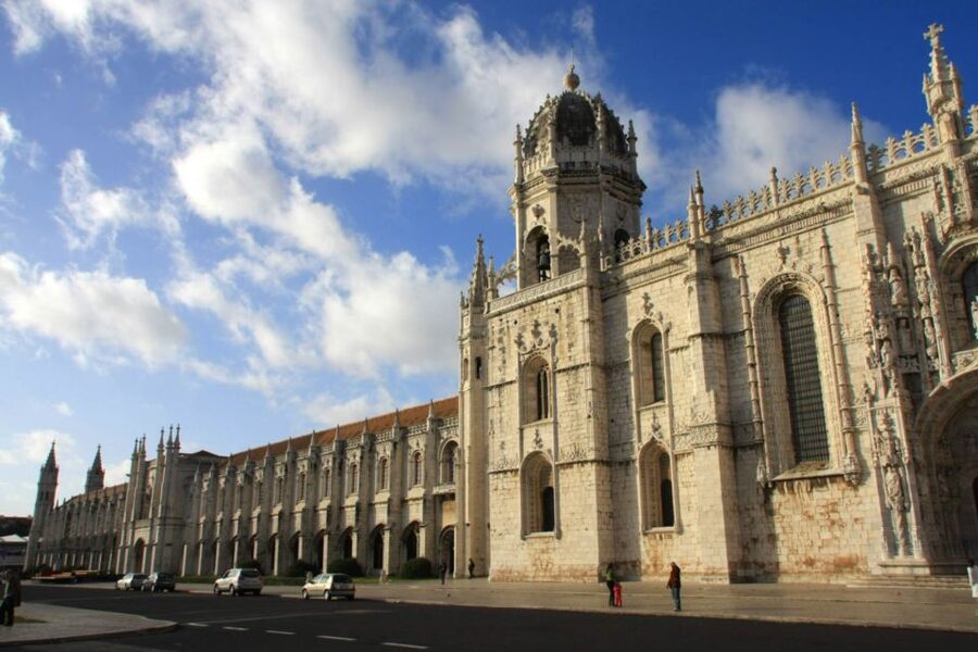 Lisbon: Jerónimos Monastery E-Ticket and Audio Guide - Getting to Praça do Império in Belém