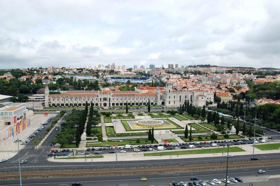 Lisbon: Jerónimos Monastery E-Ticket and Audio Guide - Tombs, names, and an important route detail