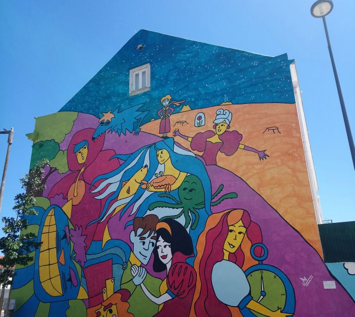 Lisbon: Kickstart Street Art Walking Tour - Why Graça is the right place to start