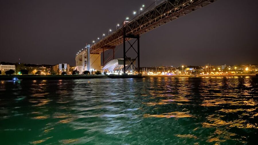 Lisbon: Luxury Sailboat Cruise at Night - Alfama, São Jorge Castle, and Christ the King