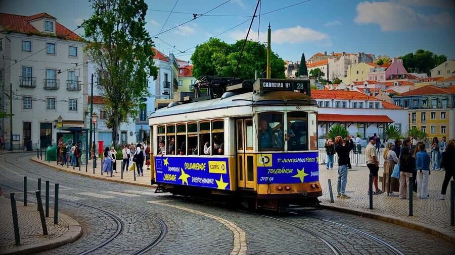 Lisbon: Old Town Tuk-Tuk Tour. - Key points at a glance