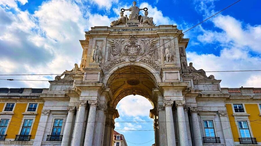 Lisbon: Old Town Tuk-Tuk Tour. - São Vicente, the National Pantheon, and Alfamas old core