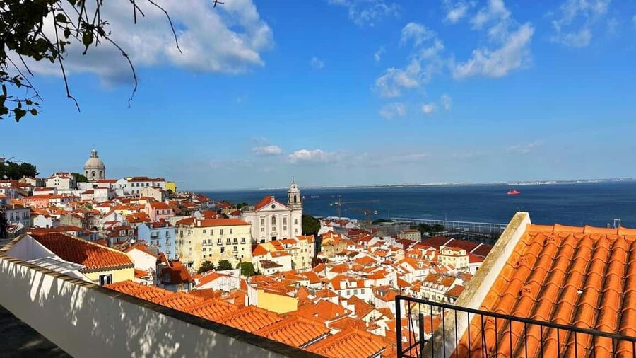 Lisbon: Old Town Tuk-Tuk Tour. - The driver makes the difference