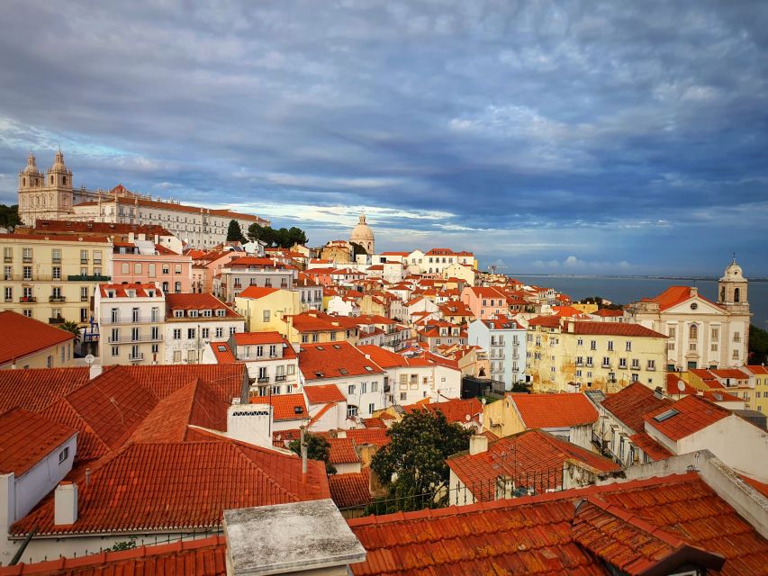 Lisbon: Old Town TukTuk Tour and Scenic Viewpoints in Alfama - Lisbon Cathedral and Saint Anthony