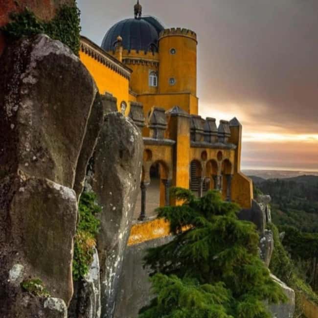Lisbon: Pena Palace, Regaleira, Sintra, and Cascais Day Trip - Guides who make the difference