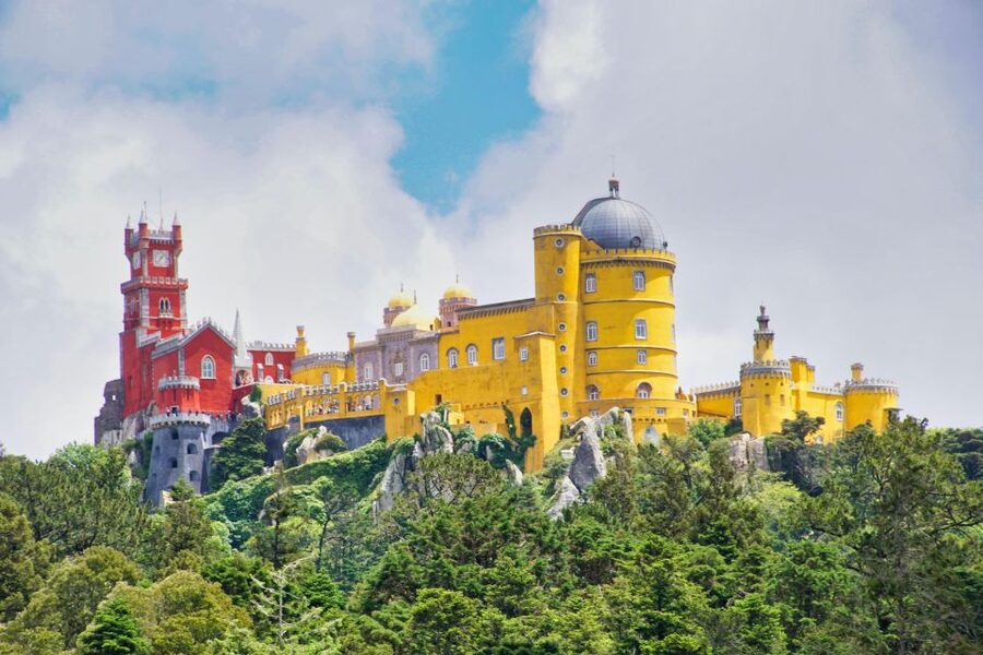 Lisbon: Pena, Regaleira & Atlantic Coast Tour with a Local - Quinta da Regaleira and the Initiation Well