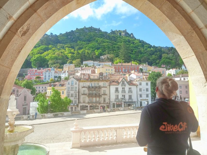 Lisbon: Pena, Regaleira & Atlantic Coast Tour with a Local - Lunch at Praia Grande