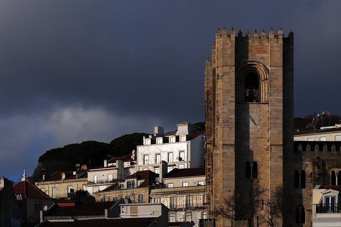 Lisbon Photo Private Day Tour - Alfama: laundry, lanes, and Lisbon’s oldest character