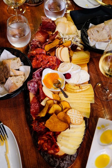 Lisbon: Premium Wine and Tapas Tasting Session - Why the sommelier makes the difference