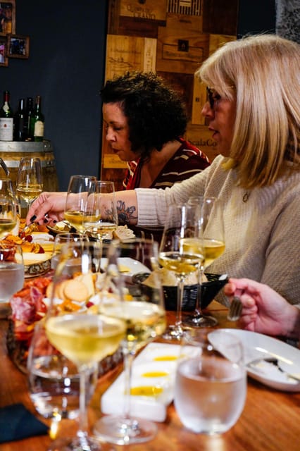 Lisbon: Premium Wine and Tapas Tasting Session - Timing, pace, and practical details