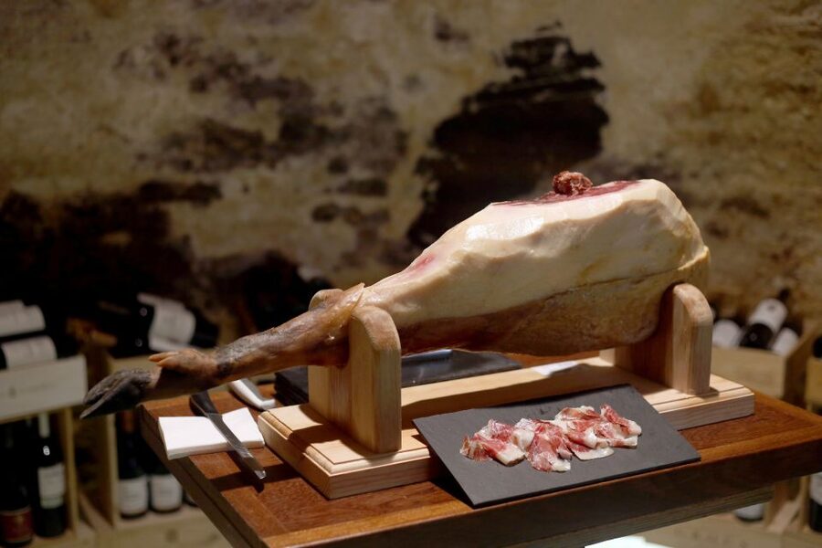 Lisbon: Premium Wine and Tapas Tasting Session - Who will enjoy this most?