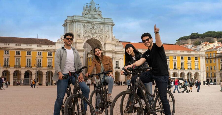 Lisbon: Private Boat Trip, Guided Walking Tour, Bike & Tram - Baixa and Praça do Comércio