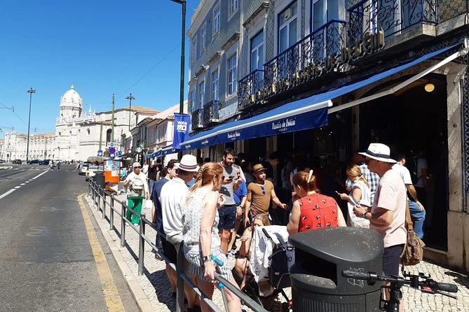 Lisbon Private Driver and Customizable Tour - Viewpoints, neighborhoods, and small local stops