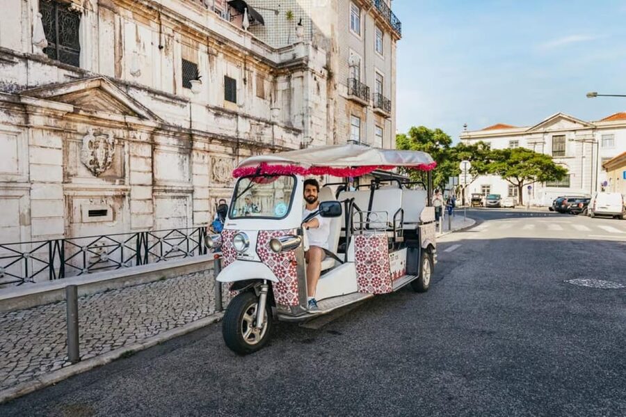 Lisbon: Private Guided Tuk-Tuk Tour with Hotel Pickup - Graça, Mouraria, and São Vicente de Fora