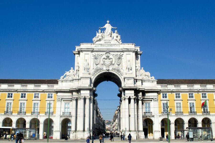 Lisbon: Private Half-Day Tour with Hotel Pickup - Baixa, the Cathedral, and the Castle Quarter