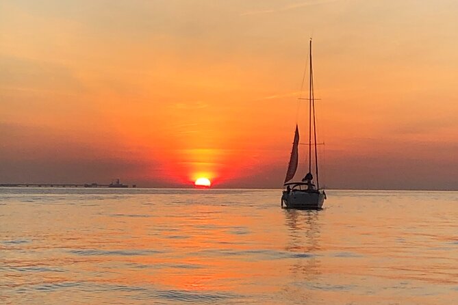 Lisbon Private Luxury Boat Tour with Welcome Drink - Key things to know before you book
