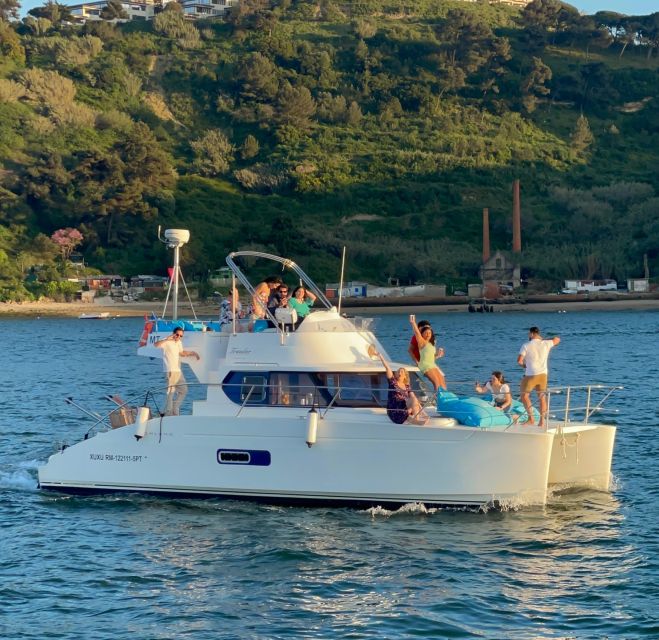 Lisbon: Private Luxury Catamaran Tour with Welcome Drink - Why Lisbon looks better from the Tagus