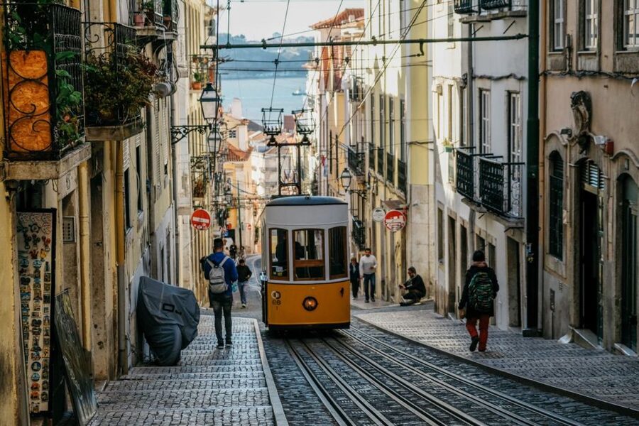 Lisbon: Private Sightseeing Tour in a Vintage Tuk Tuk - Key points at a glance