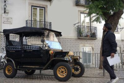 Private Sightseeing Tour in a Vintage Tuk Tuk