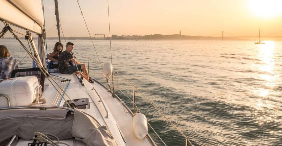 Lisbon: Private Sunset Cruise on the Tagus River with Drink - Meeting at Belém Gate 1