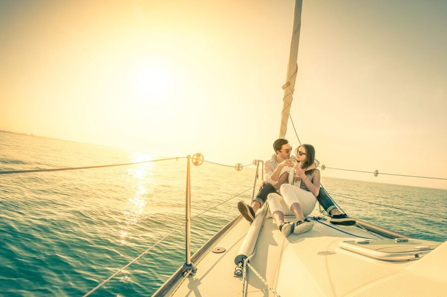Lisbon: Private Sunset Sailing Tour with Champagne - Returning along the north bank