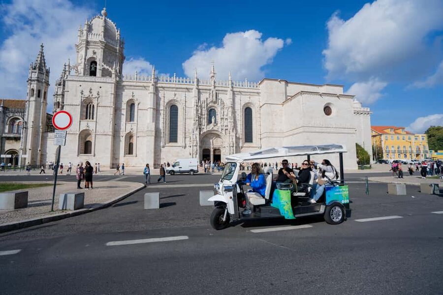 Lisbon: Private Tuk Tuk Tour with Optional Boat Cruise - Practical tips for a smoother ride