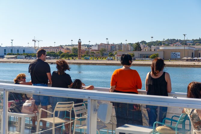 Lisbon River Boat Sightseeing Tour with a Drink - Starting at Praça do Comércio